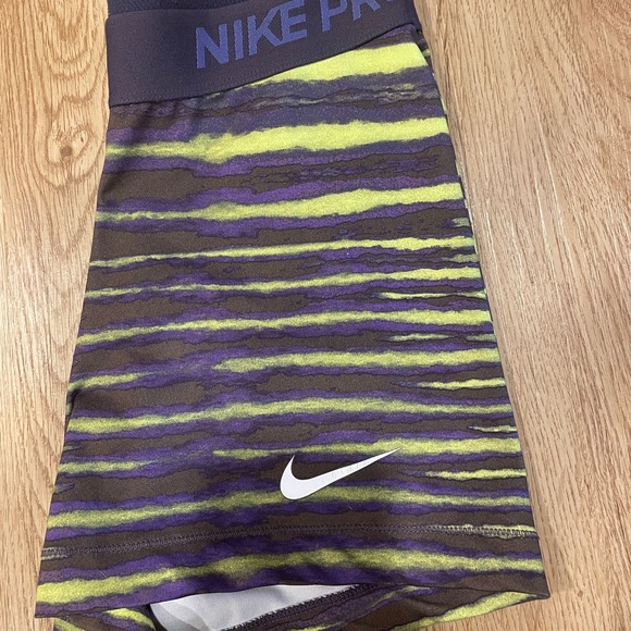 LIKE NEW Nike Pro Spandex ✔️ - Picture 3 of 4